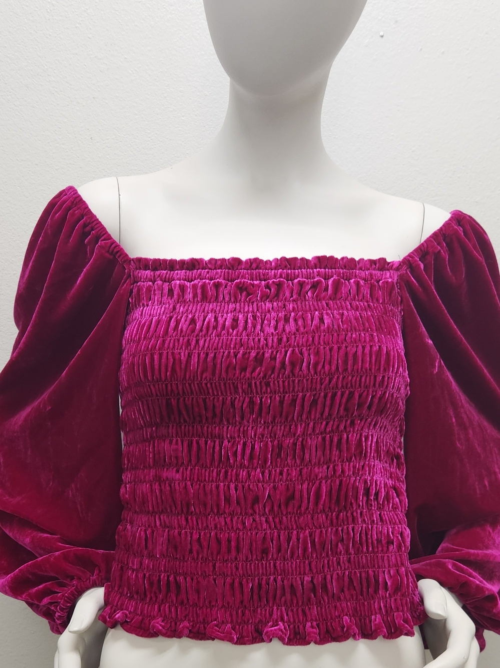 Anthropologie Puff-Sleeved Velvet Blouse in Magenta / Raspberry Size M